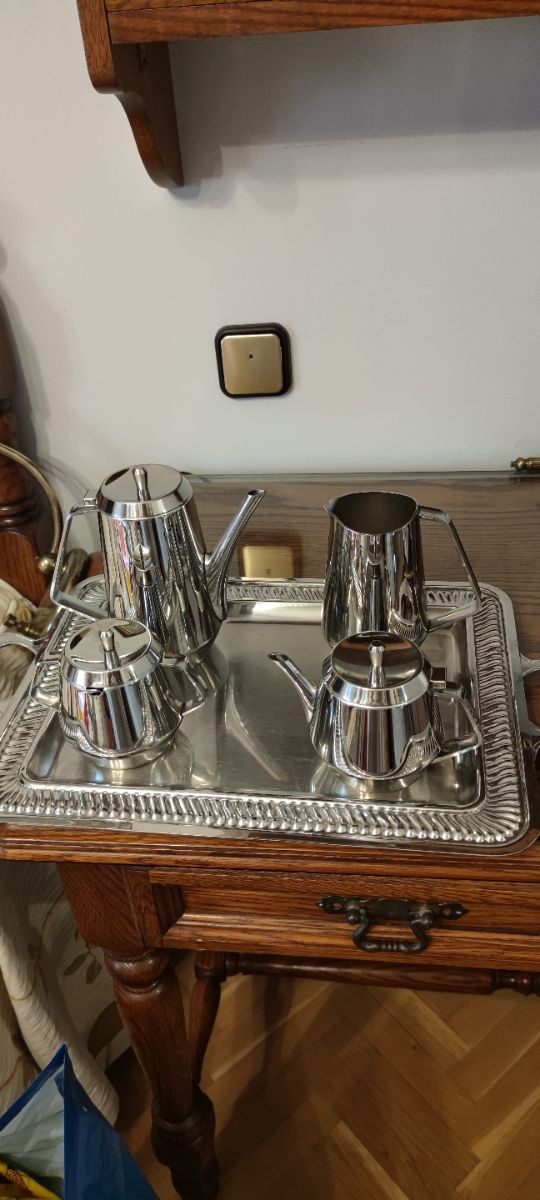 Juego de café de acero inoxidable.