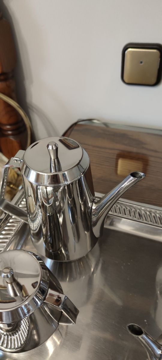 Juego de café de acero inoxidable.