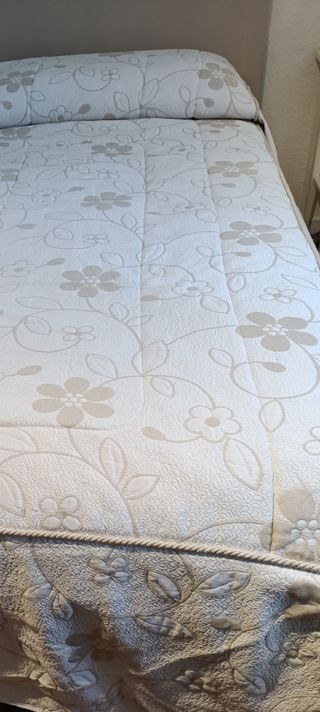 Edredón 180 cm de ancho, elegante y muy cálido.