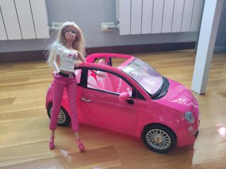 Coche de Barbie. Fiat rosa