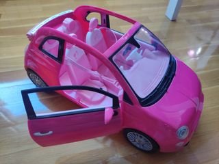 Coche de Barbie. Fiat rosa