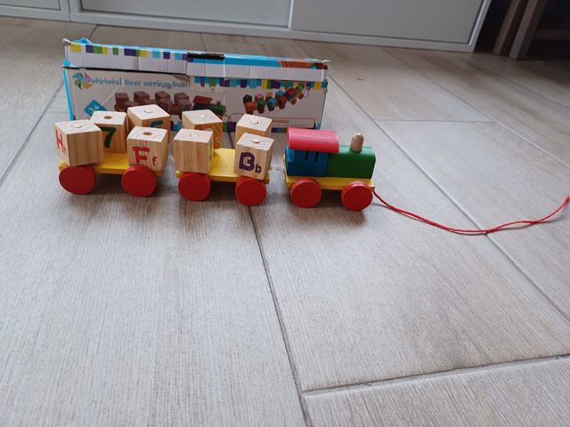 Tren madera numeros y letras en su caja