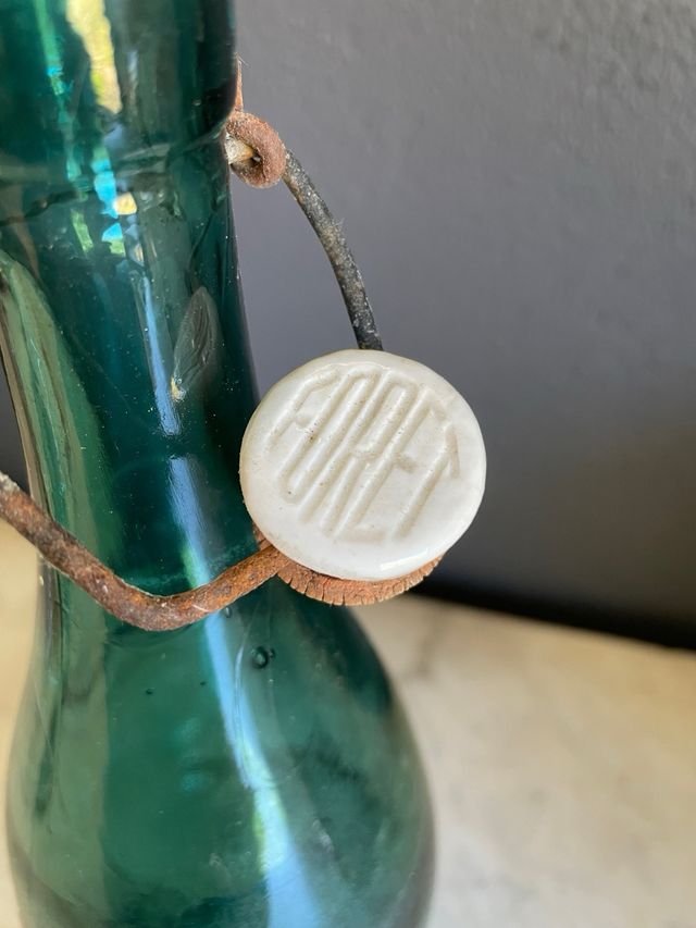 ANTIGUA BOTELLA DE VIDRIO