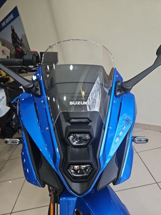 SUZUKI GSX-8R