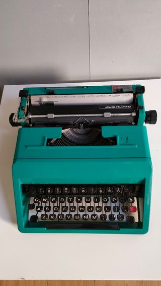 MÁQUINA DE ESCRIBIR OLIVETTI