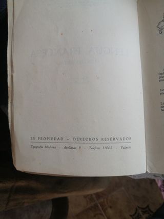 Libro francés antiguo año 1957