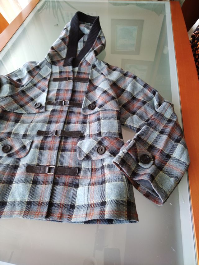 Chaqueta con capucha mujer