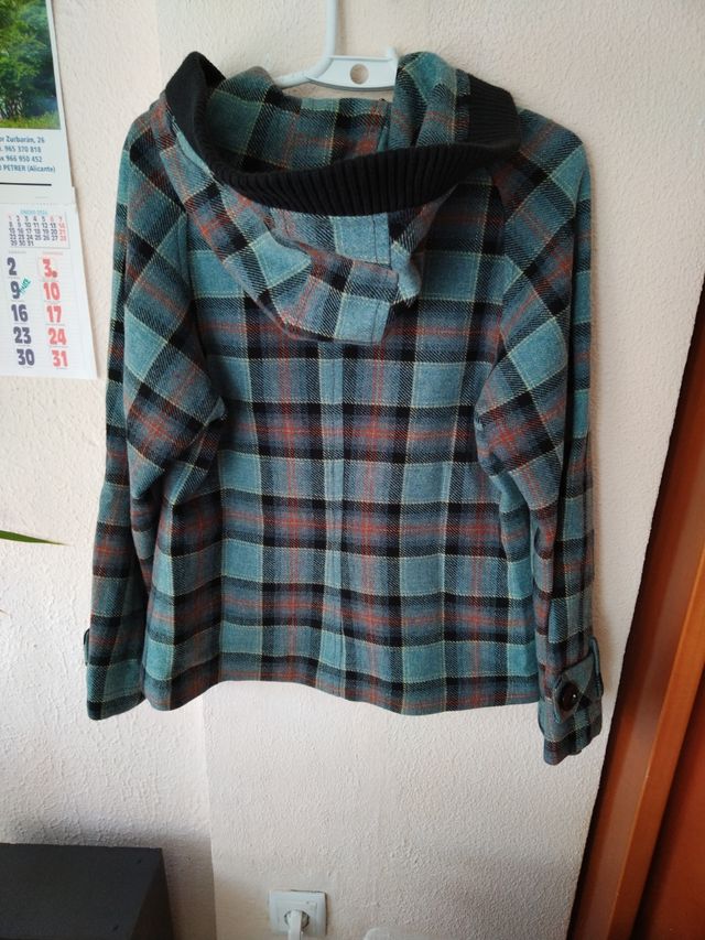 Chaqueta con capucha mujer