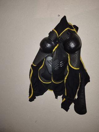 Casco de moto nuevo con funda para niño