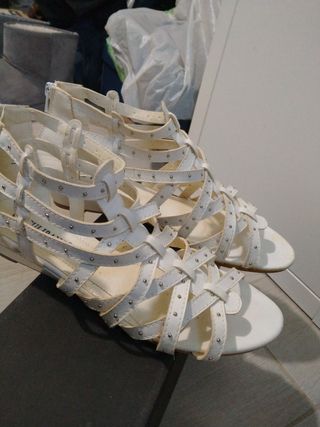 Sandali donna con stringhe