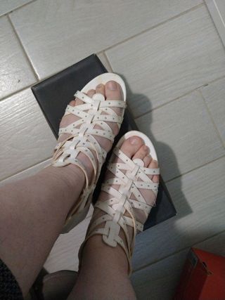 Sandali donna con stringhe