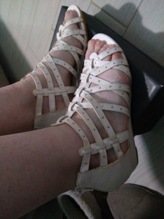 Sandali donna con stringhe