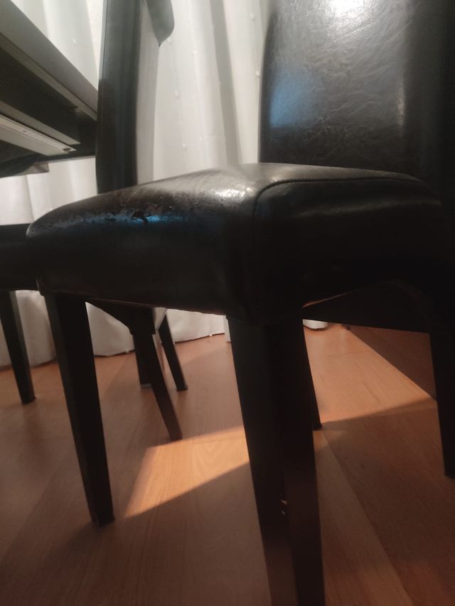 Mesa comedor y sillas. LA OCA