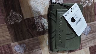 Monedero desigual nuevo con etiqueta..