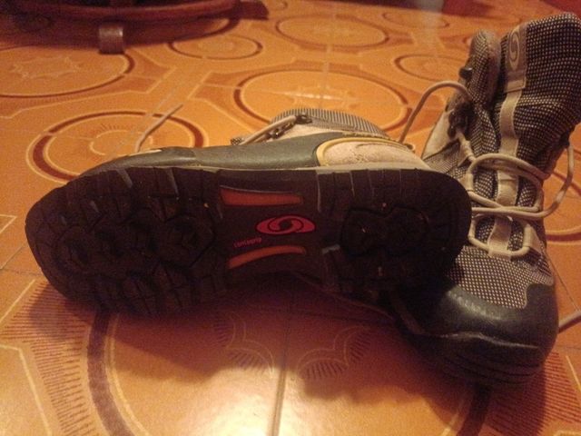 Salomón botas montaña ,nieve.