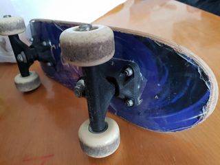 Skateboard o tabla de patinaje.