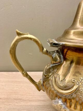 ANTIGUA TETERA DE LATON