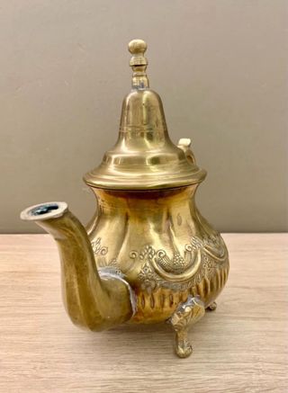 ANTIGUA TETERA DE LATON