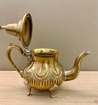 ANTIGUA TETERA DE LATON