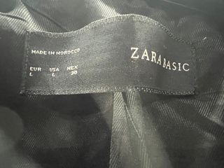 Abrigo negro de ZARA