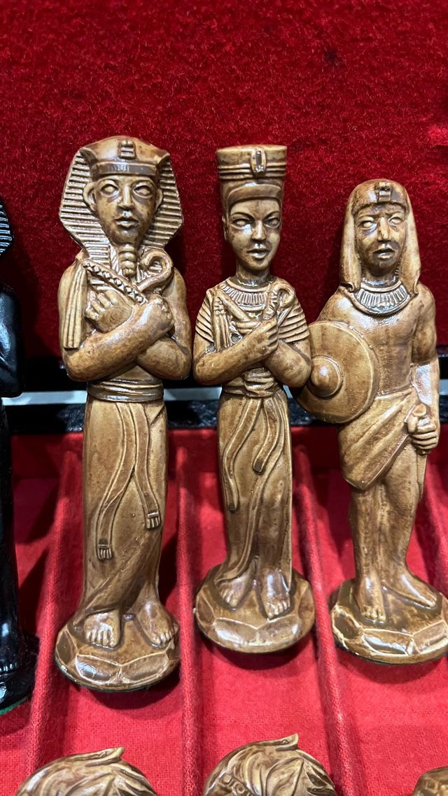 Ajedrez de figuras egipcias