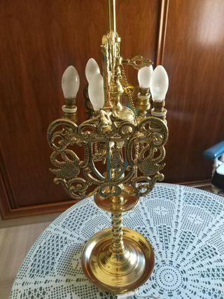 Candelabro de bronce labrado