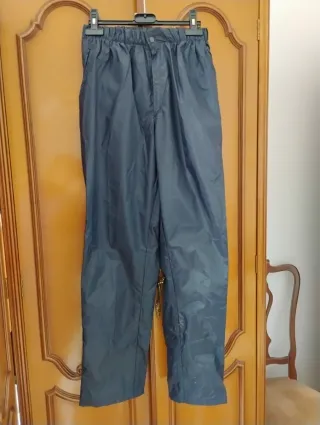 Botas 43 más pantalón impermeable