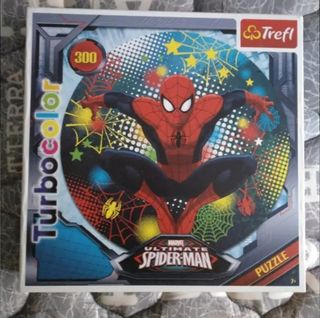 Varios juguetes superhéroes bien estado