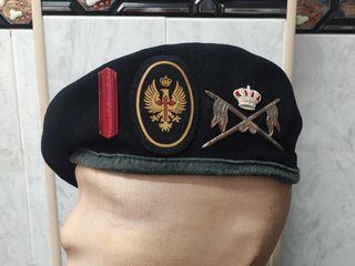 Boina caballería. Insignia plata