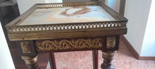 Portavasi ottocentesco in legno decorato in ottone