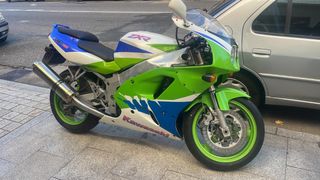 Kawasaki ZXR 750 año 93 de segunda mano por 8.500 EUR en O Porriño