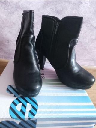 Botines negros con tacón bajo