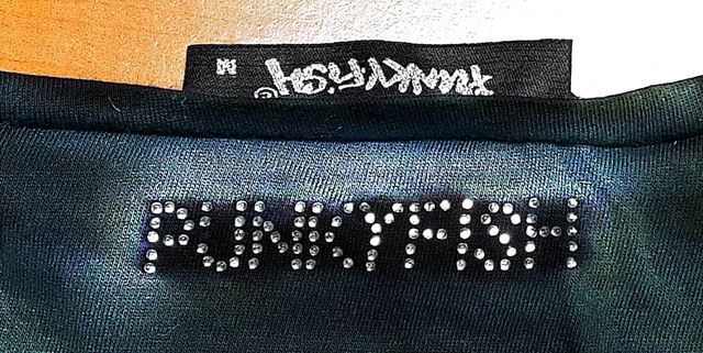 Vestido negro corto de manga larga