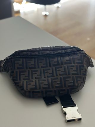 bolso riñonera fendi
