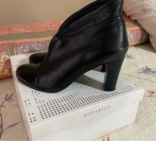 Botines tacon en piel negros 