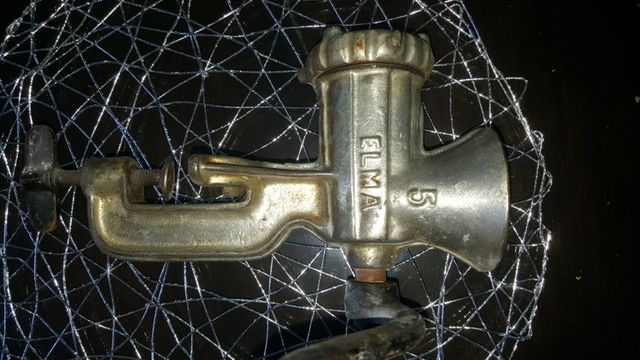 Picadora de carne antigua