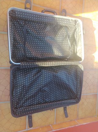 Maleta de viaje antigua.