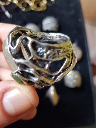 Espectacular anillo de plata y