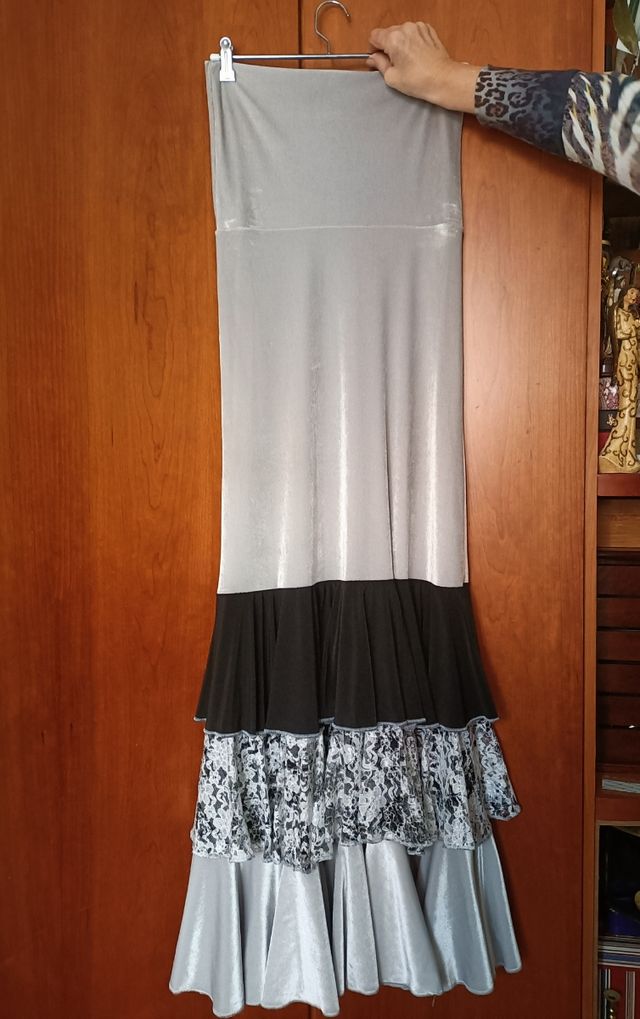 Falda de flamenco o danza estilizada