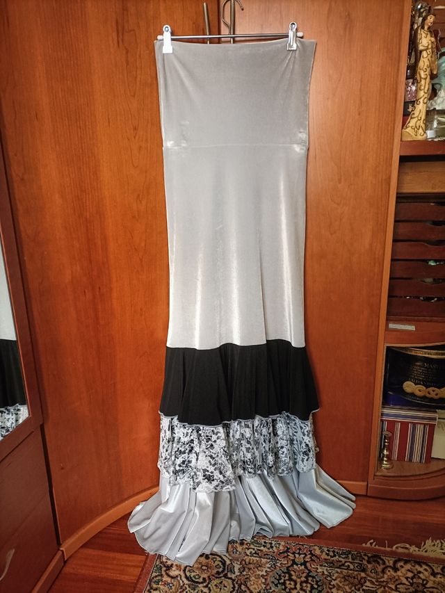 Falda de flamenco o danza estilizada