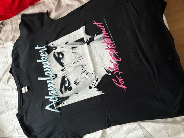 Disco y camiseta Adam Lambert 