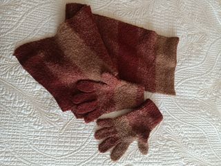 Bufanda y guantes de lana