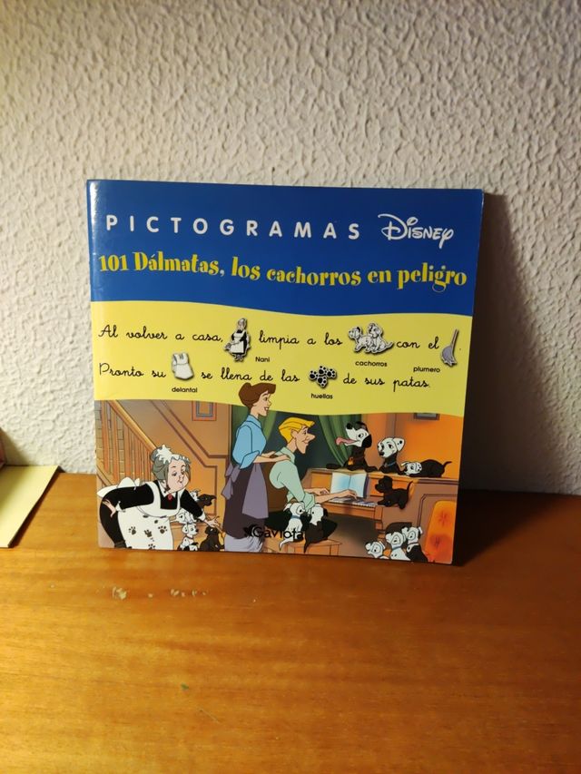 Libro DISNEY 101 DÁLMATAS con pegatinas
