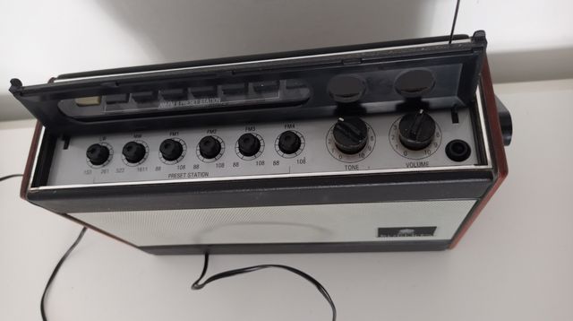 Radio vintage portátil Roberts RP28 AM/FM