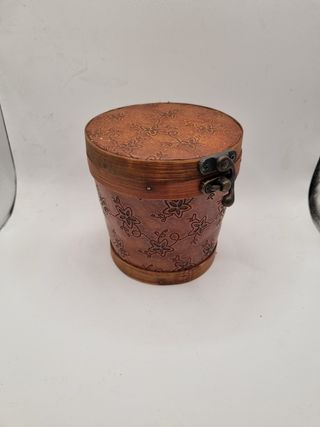 Scatola cilindrica in legno