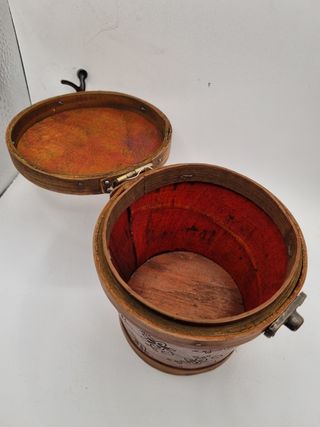 Scatola cilindrica in legno