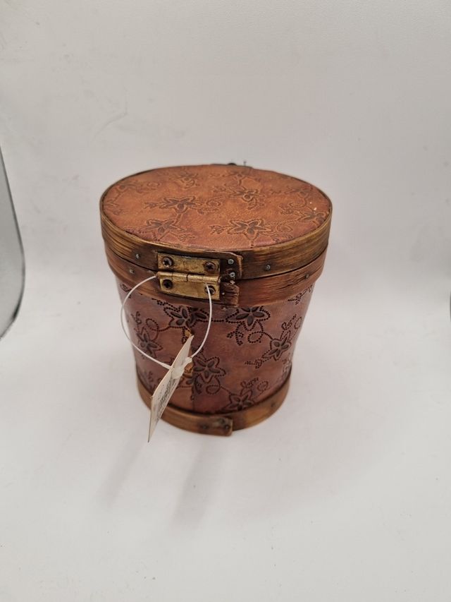 Scatola cilindrica in legno