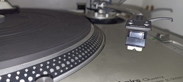 Tocadiscos Technics sl-1200 mk2