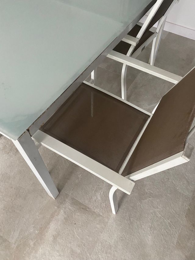 mesa de exterior con 4 sillas