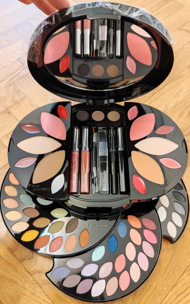 Douglas Star Palette 2023